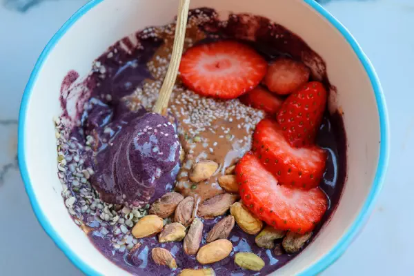 De lekkerste açai bowl maak je zo! Eenvoudig en smaakvol