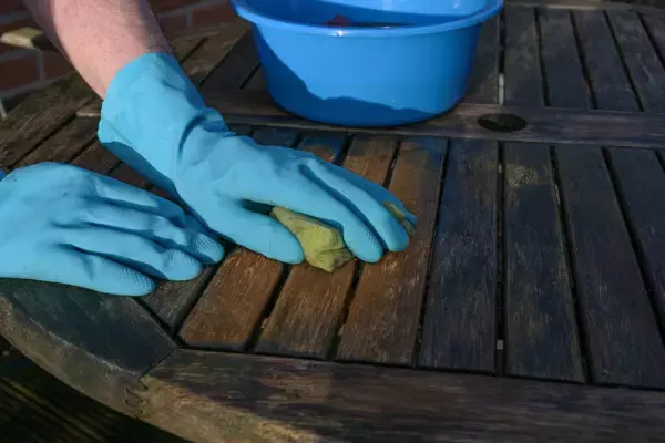 Groene zeep om groene aanslag te verwijderen?