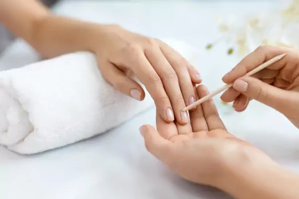Hoe krijg je sterke nagels? 7 tips tegen broze nagels
