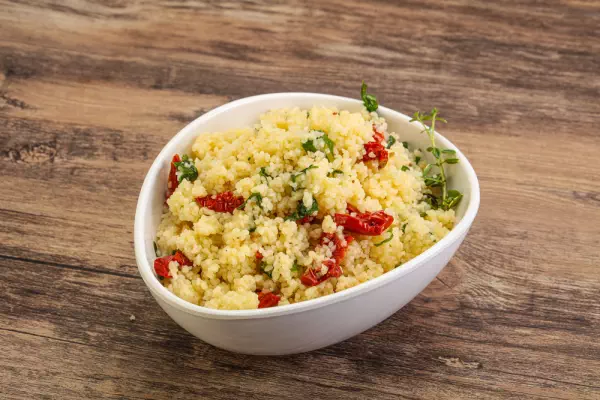 Parelcouscous salade met kip - lekker zomers recept